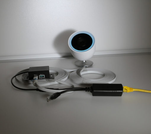 Kit connected the Nest Cam IQ blue light powering up